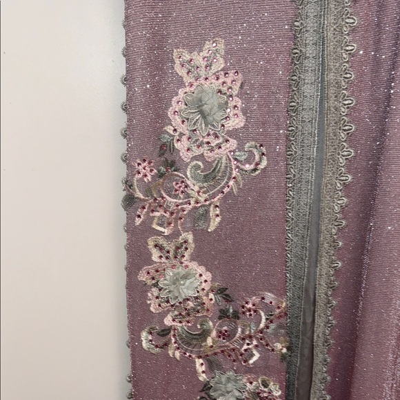 Elegant Pink Maxi Dress with Floral Embellishments fits Meduim/Large - Picture 4 of 8